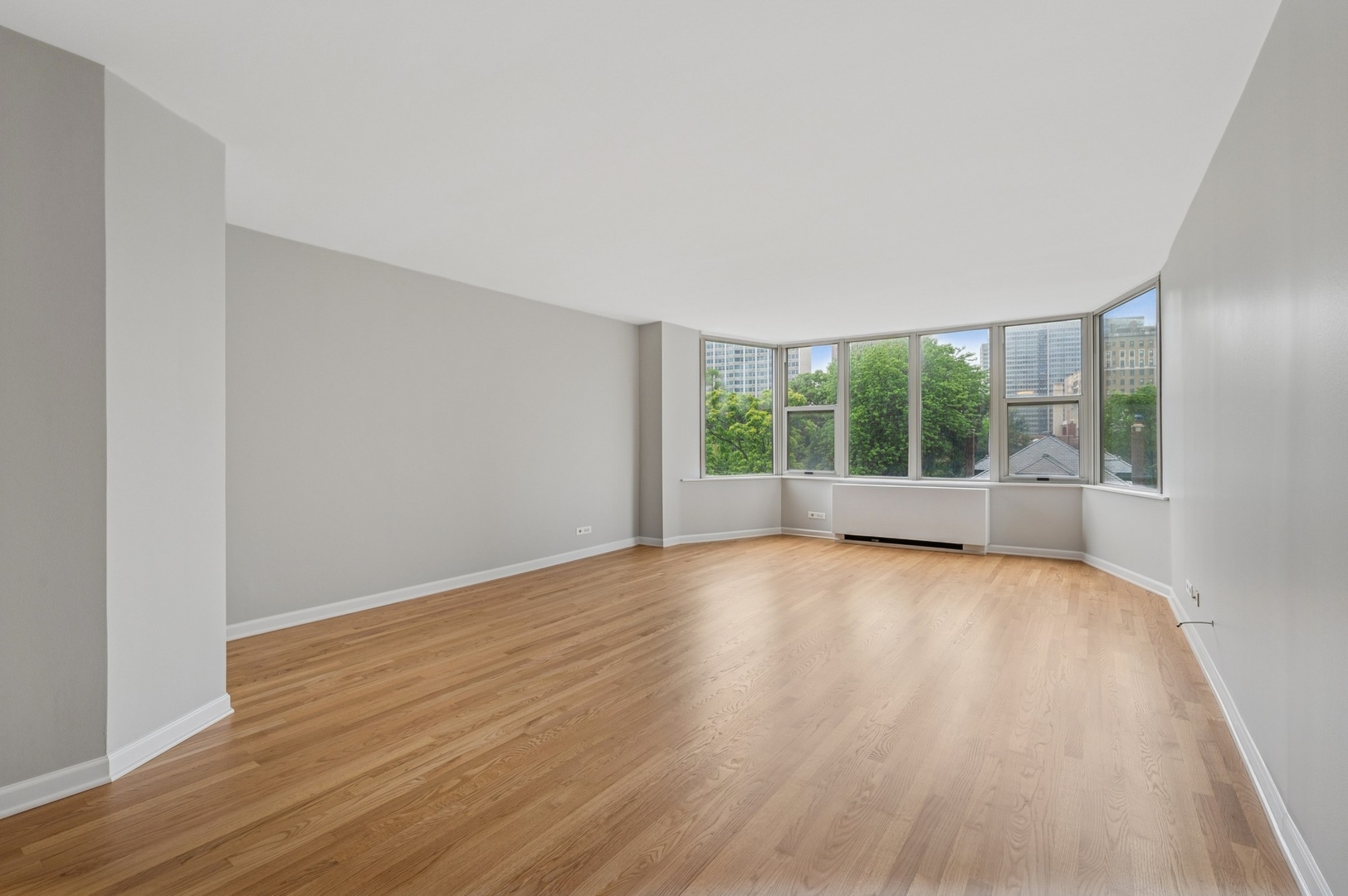 525 W Hawthorne Place Unit: 502