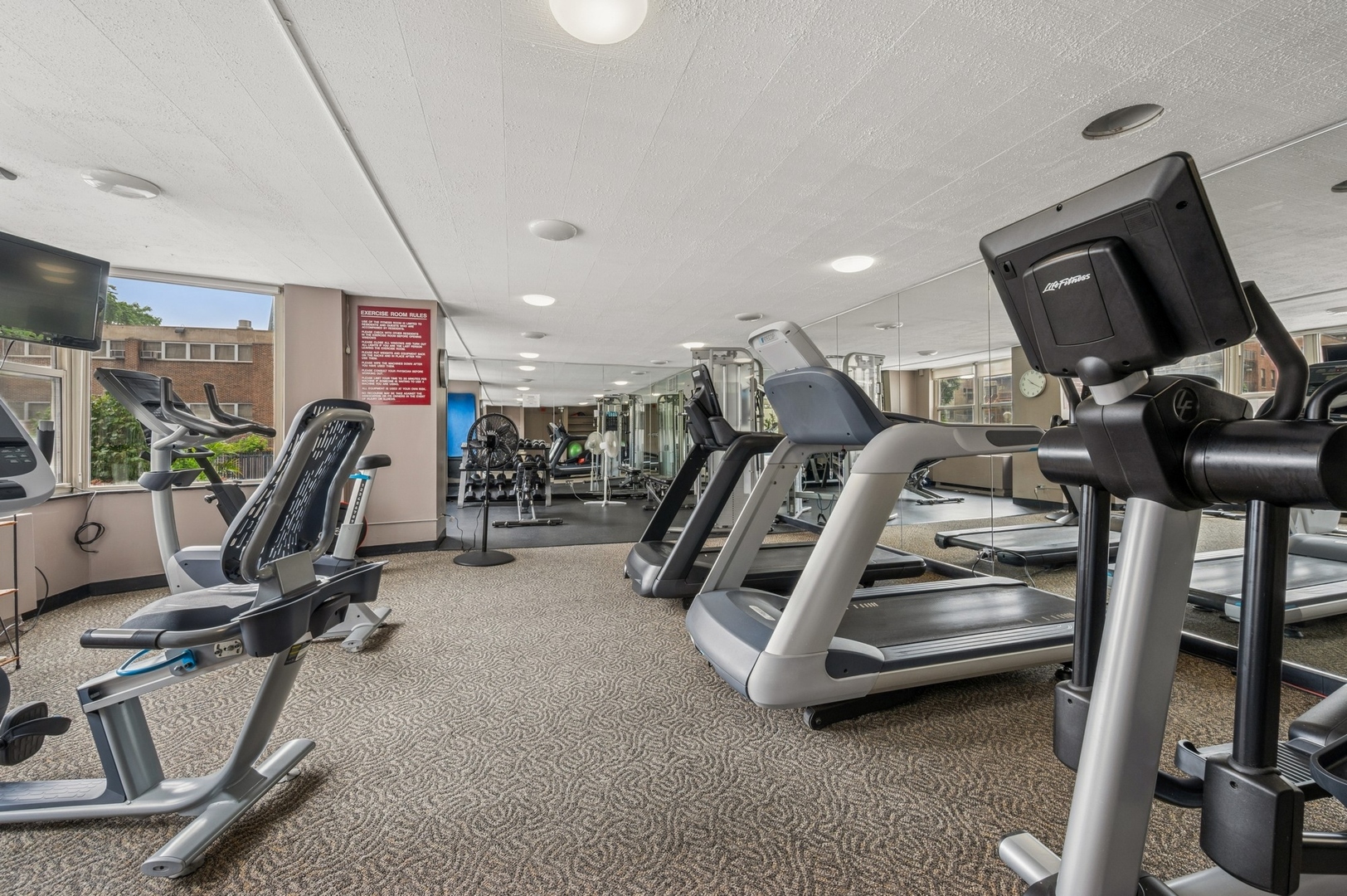 525 W Hawthorne Place Unit: 502