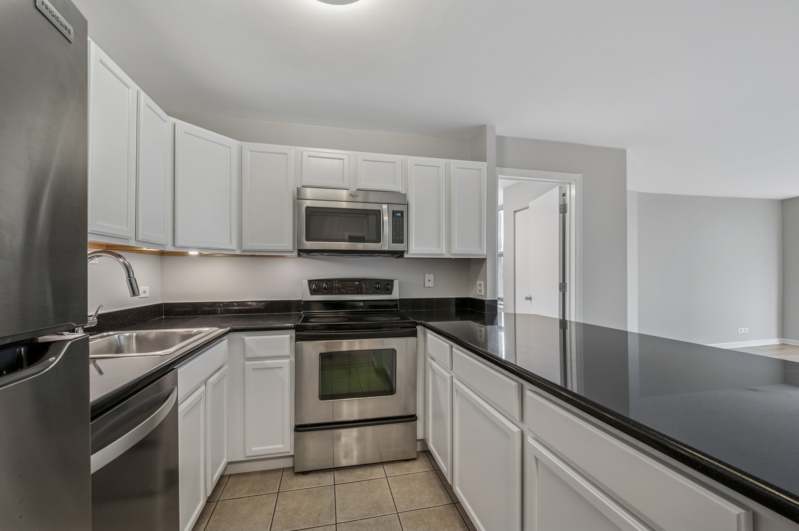 525 W Hawthorne Place Unit: 502