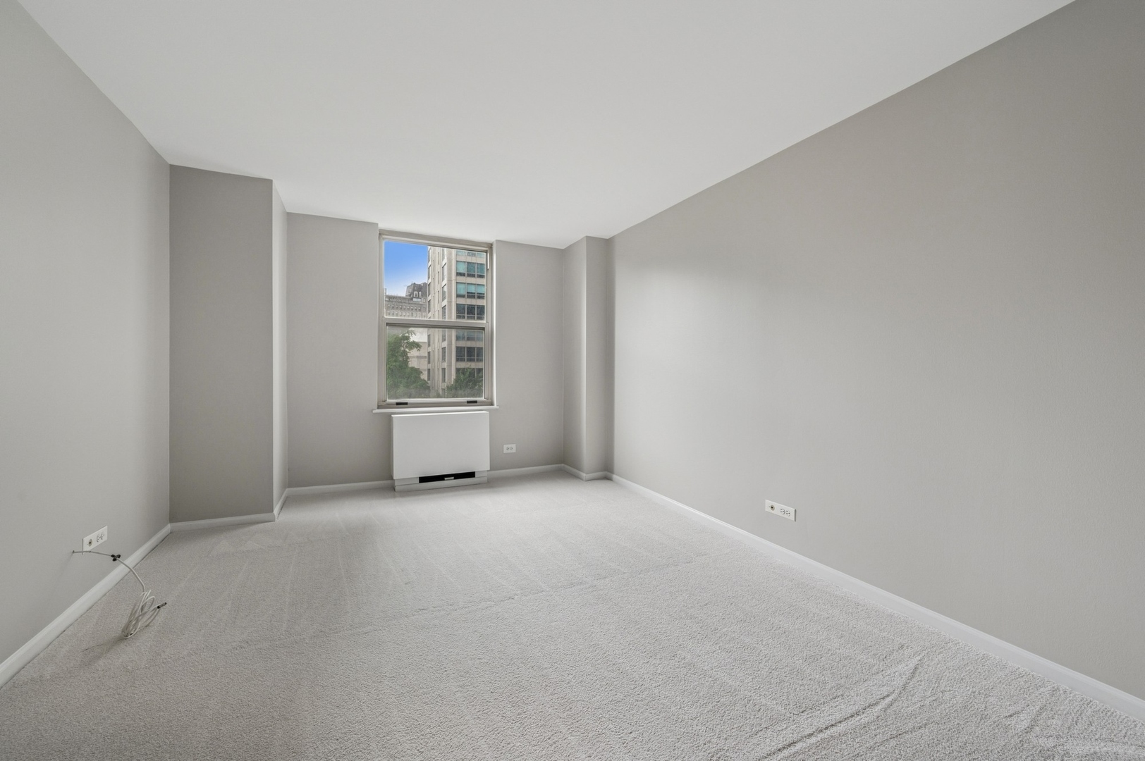 525 W Hawthorne Place Unit: 502