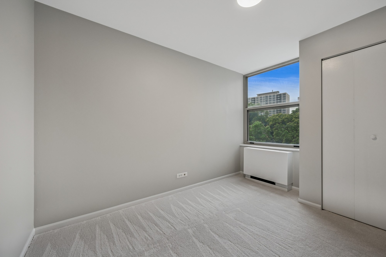 525 W Hawthorne Place Unit: 502