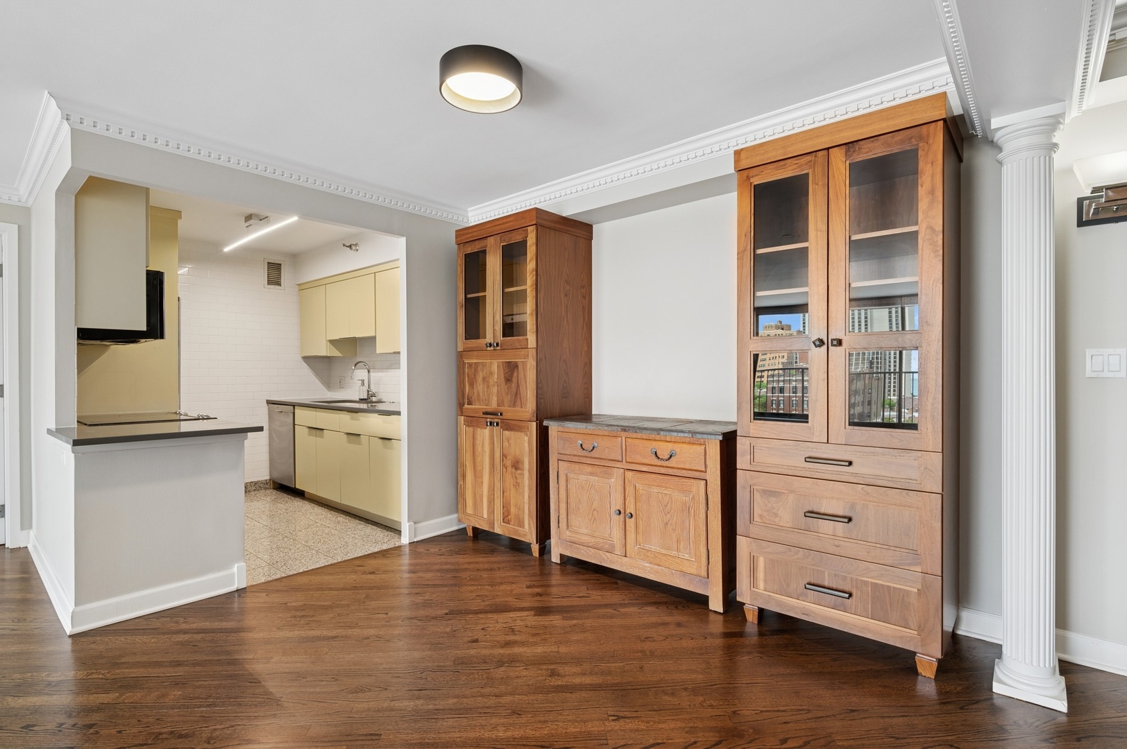 1250 N Dearborn Street Unit: 10B