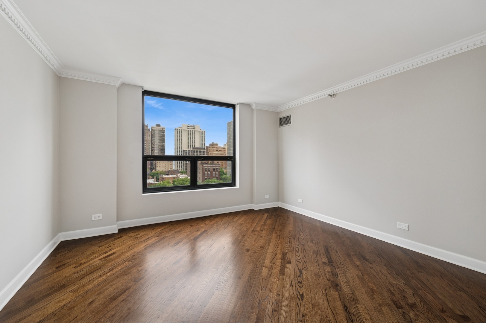 1250 N Dearborn Street Unit: 10B