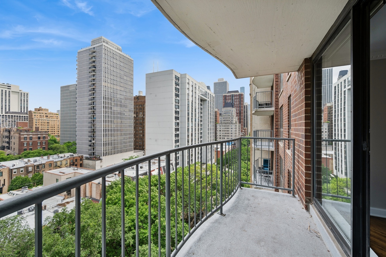 1250 N Dearborn Street Unit: 10B