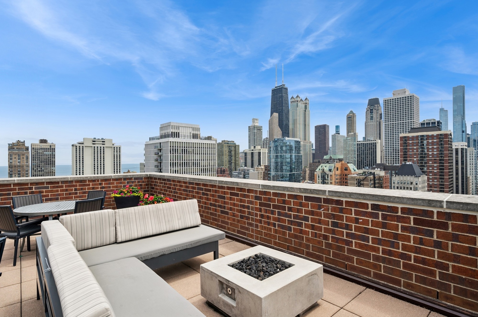 1250 N Dearborn Street Unit: 10B