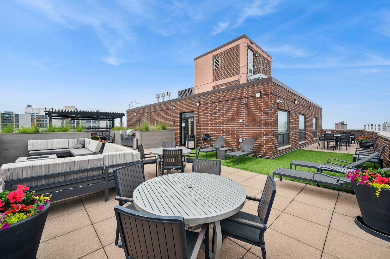 1250 N Dearborn Street Unit: 10B