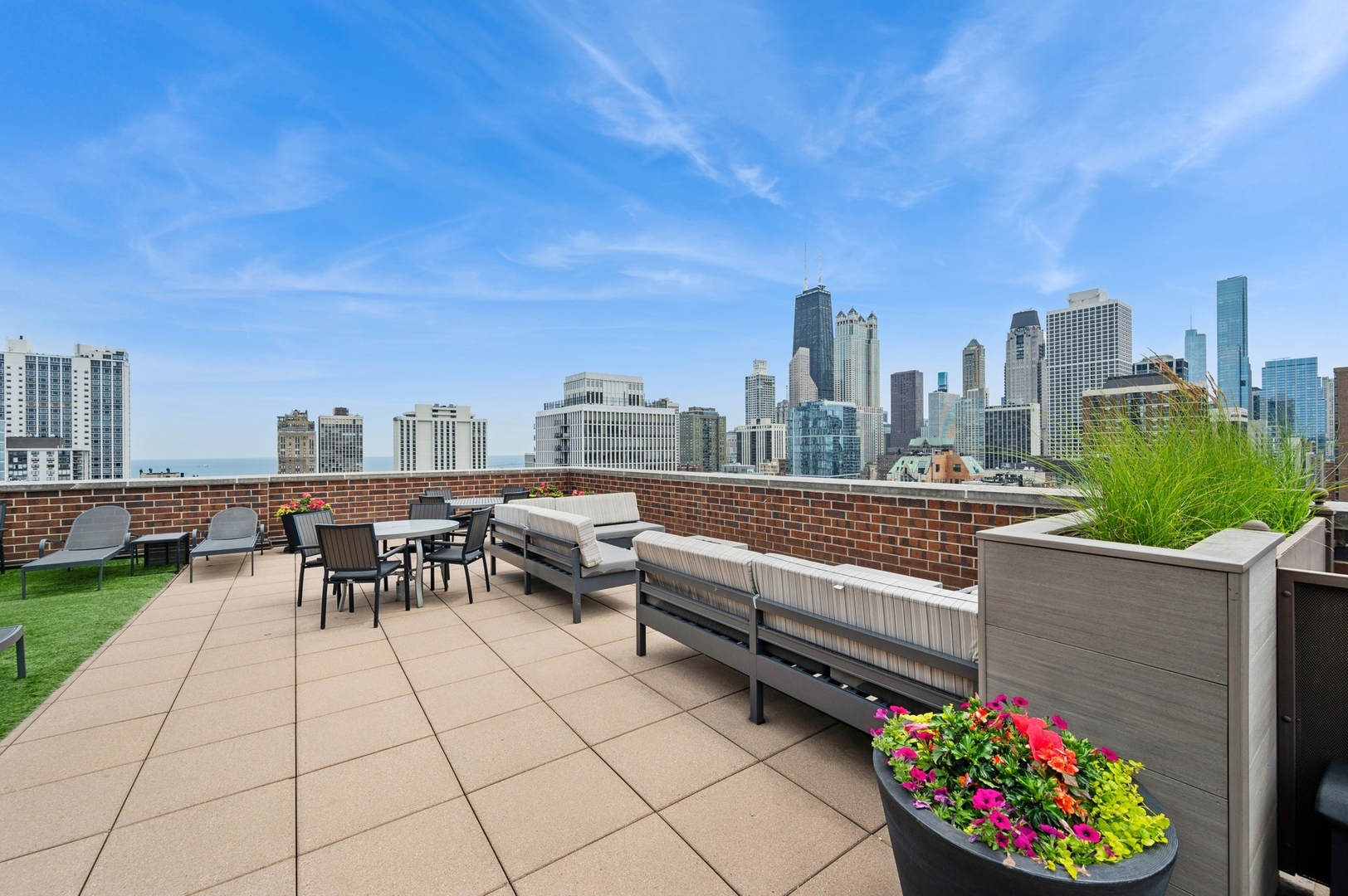 1250 N Dearborn Street Unit: 10B