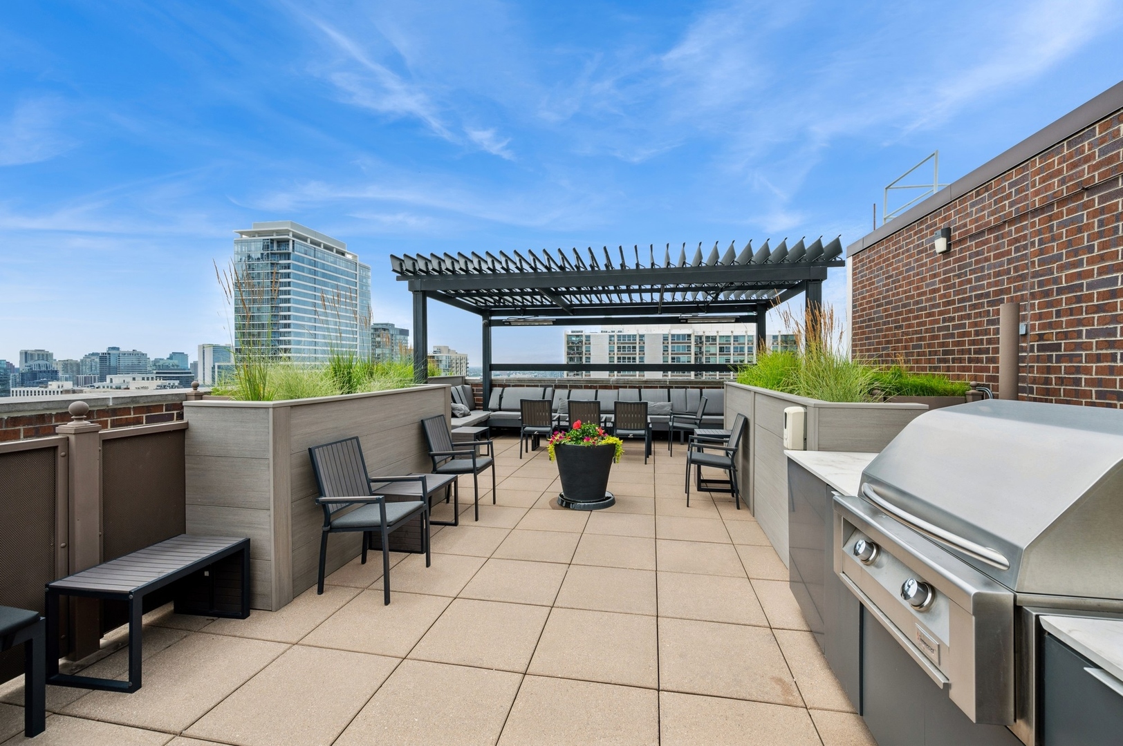 1250 N Dearborn Street Unit: 10B