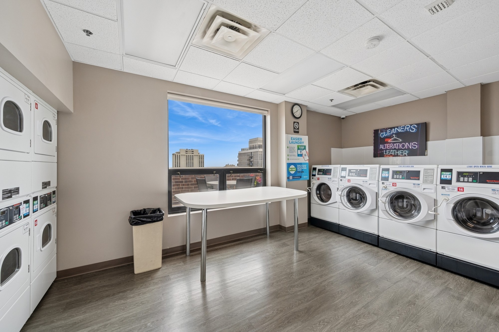 1250 N Dearborn Street Unit: 10B