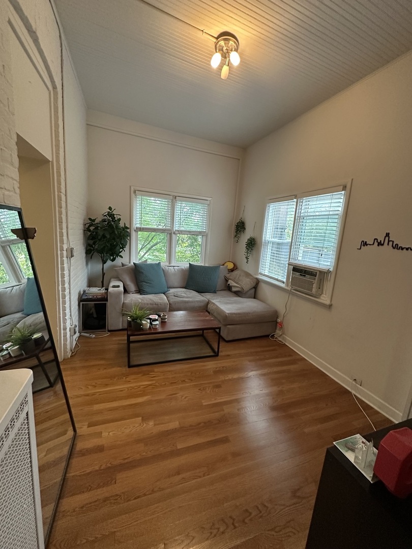 337 W Eugenie Street Unit: 2