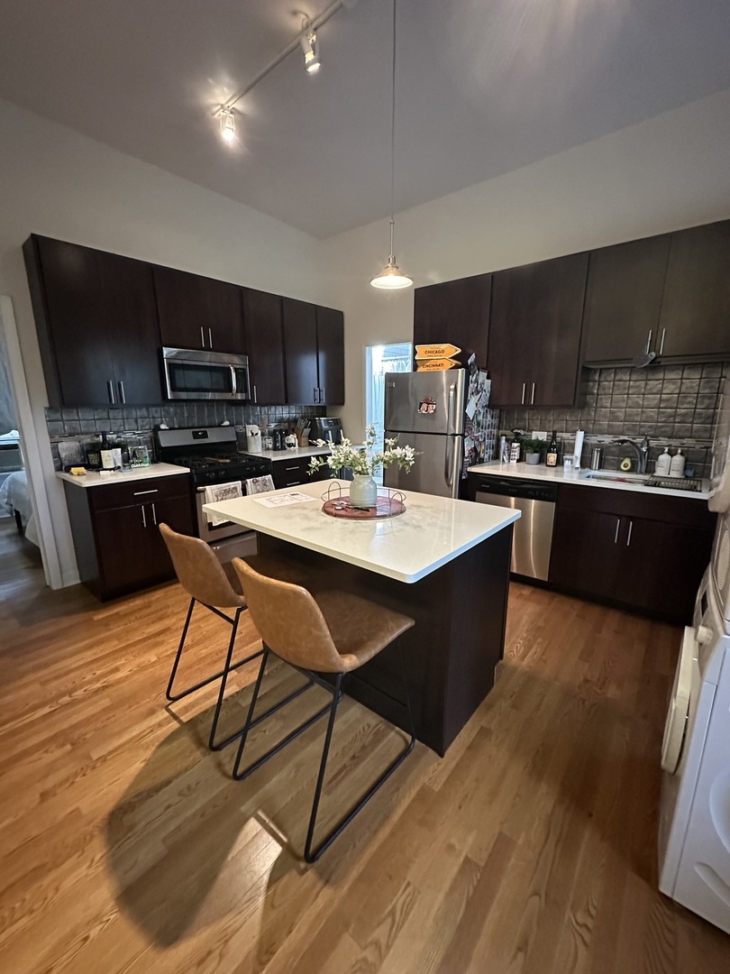 337 W Eugenie Street Unit: 2