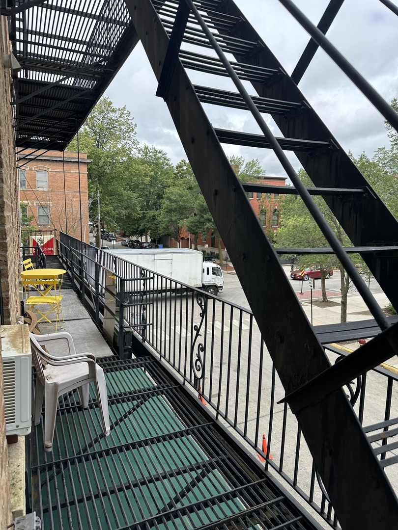 337 W Eugenie Street Unit: 2