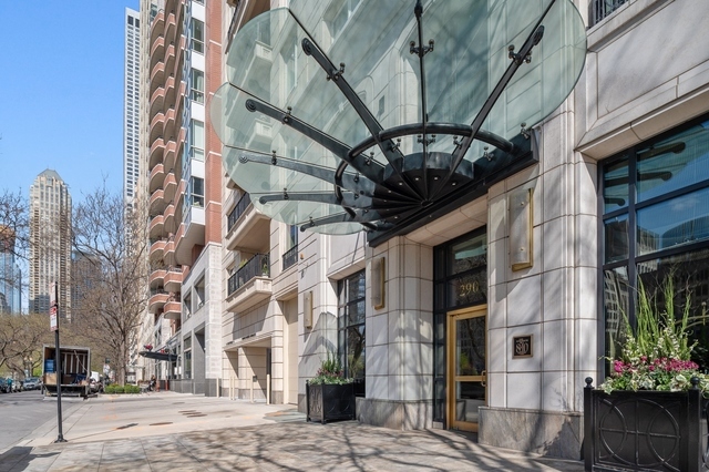 840 N Lake Shore Drive Unit: 302