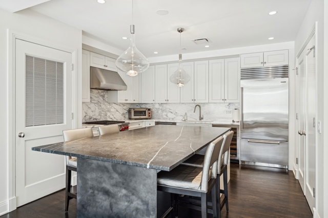840 N Lake Shore Drive Unit: 302