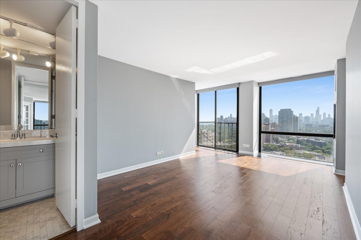 345 W Fullerton Parkway Unit: 2605