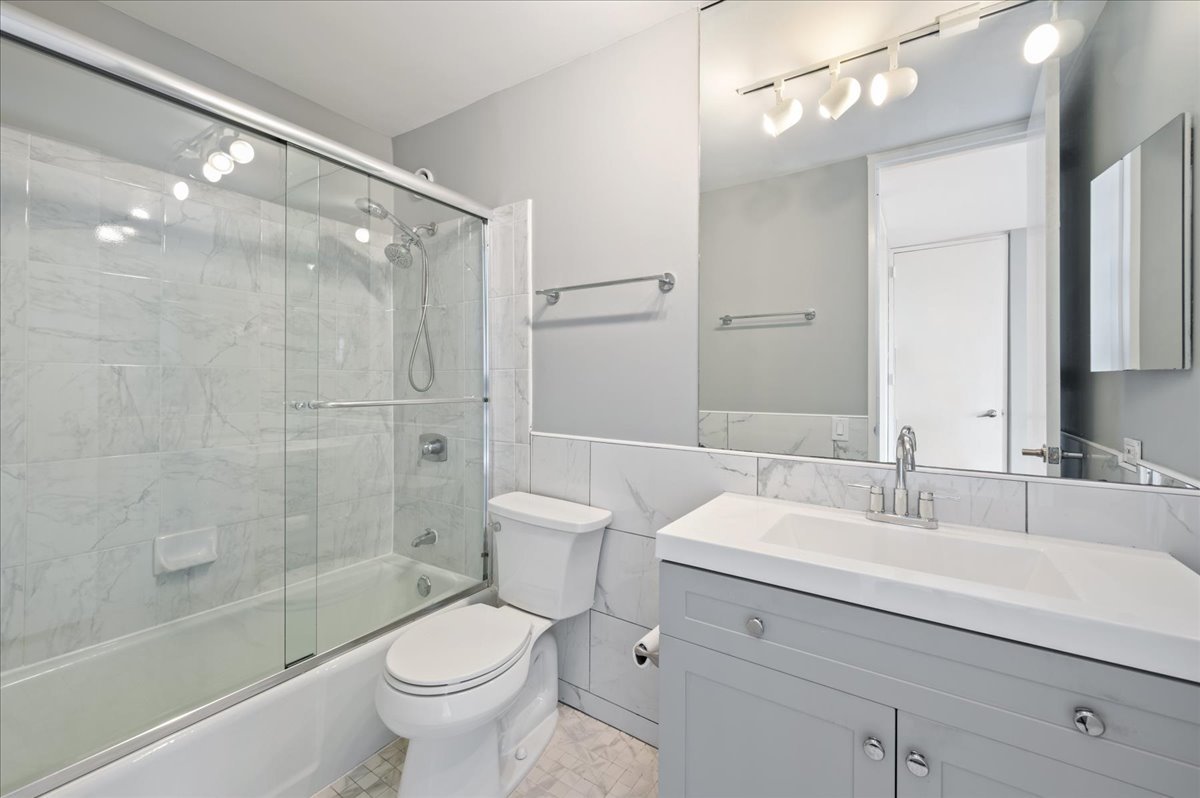 345 W Fullerton Parkway Unit: 2605