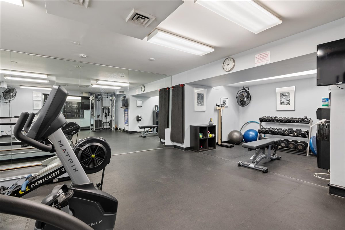 345 W Fullerton Parkway Unit: 2605