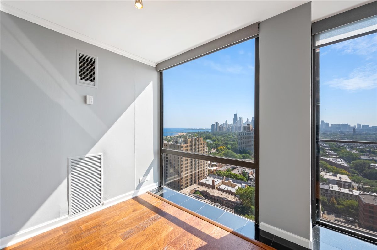 345 W Fullerton Parkway Unit: 2605