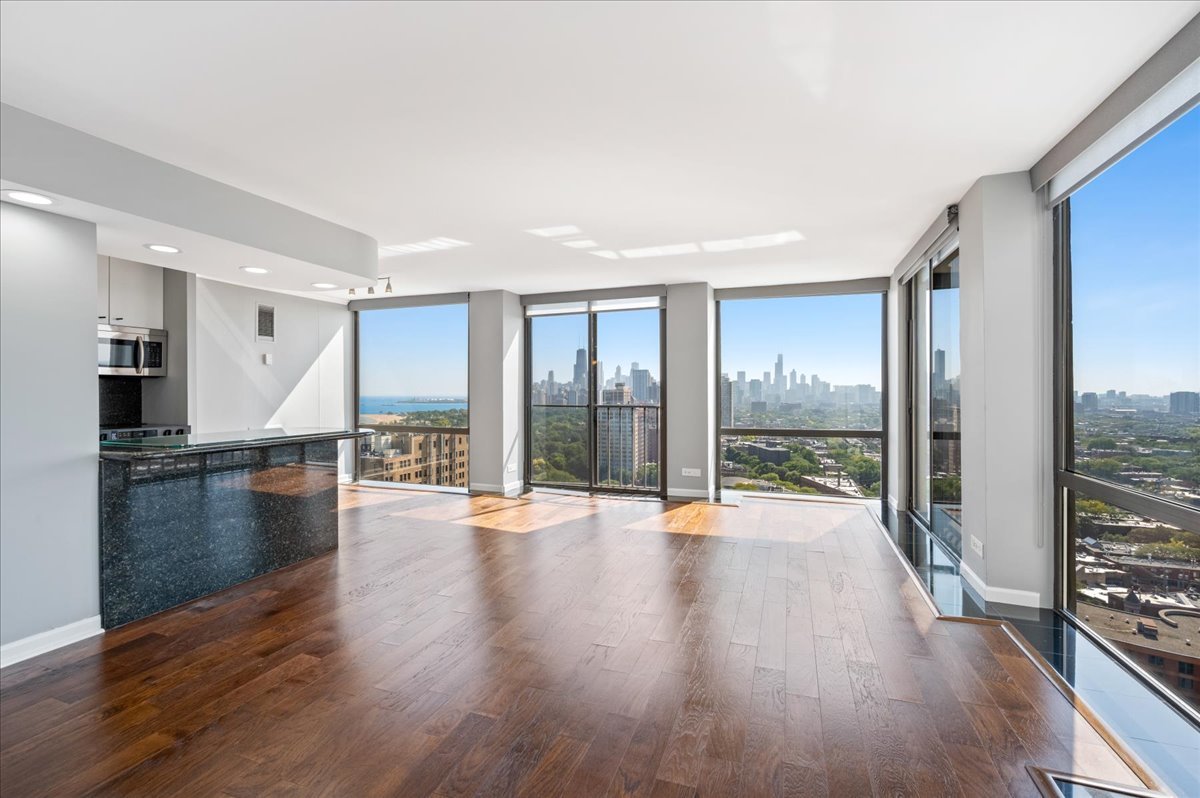 345 W Fullerton Parkway Unit: 2605