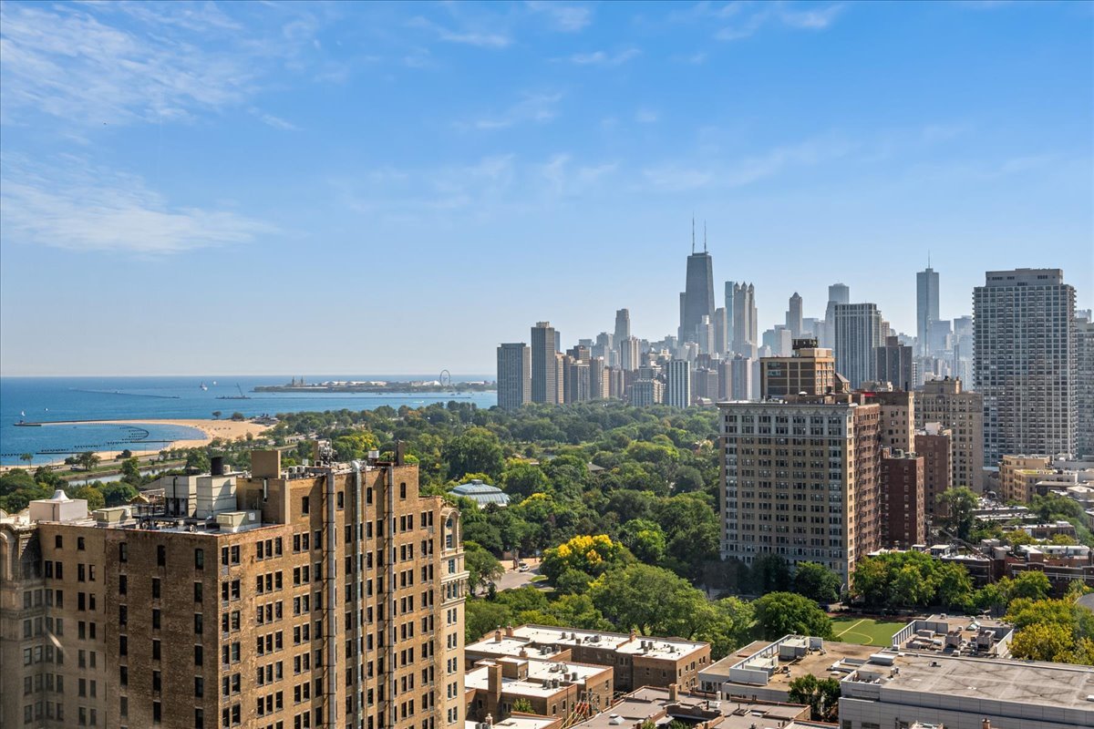 345 W Fullerton Parkway Unit: 2605