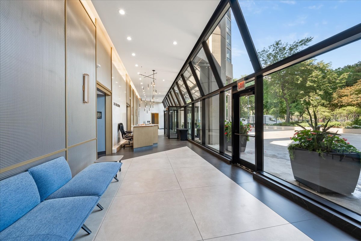 345 W Fullerton Parkway Unit: 2605