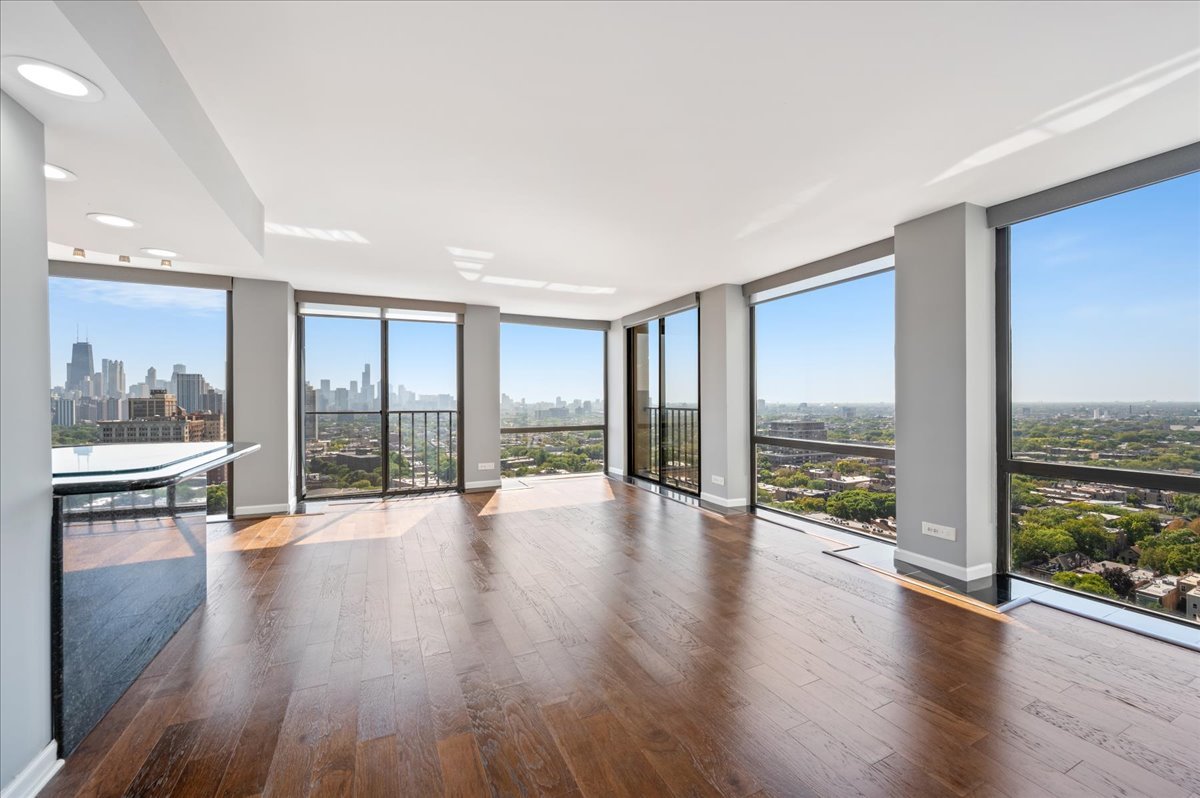 345 W Fullerton Parkway Unit: 2605