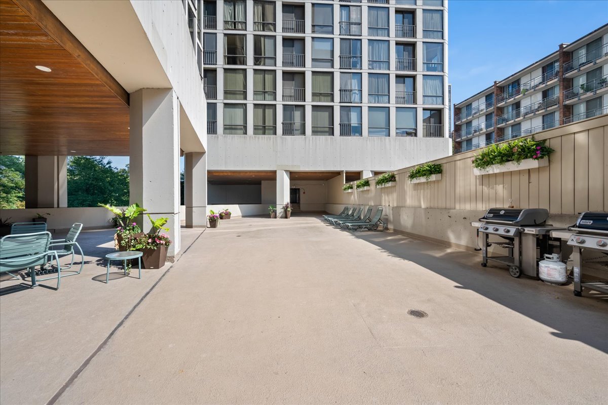 345 W Fullerton Parkway Unit: 2605