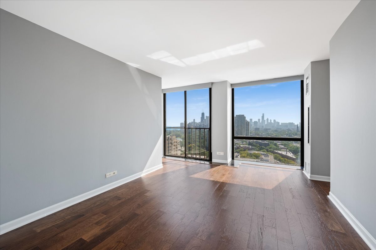 345 W Fullerton Parkway Unit: 2605