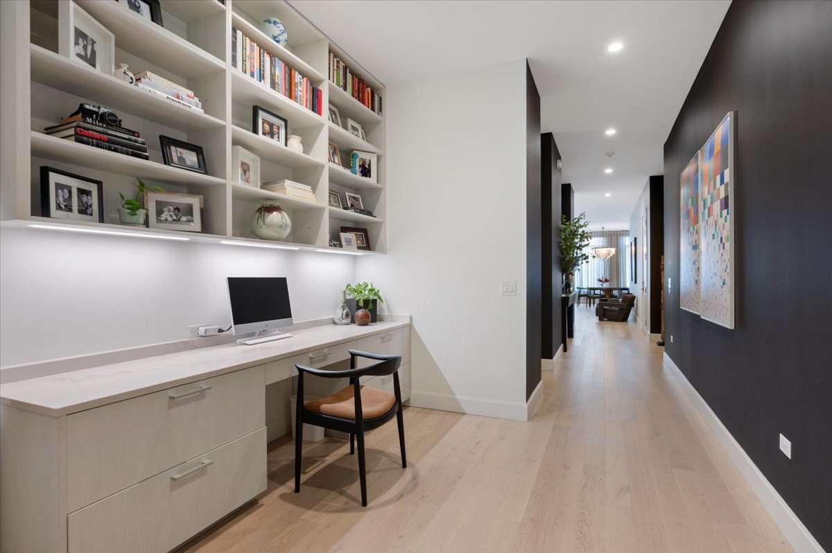 36 N Carpenter Street Unit: 2N