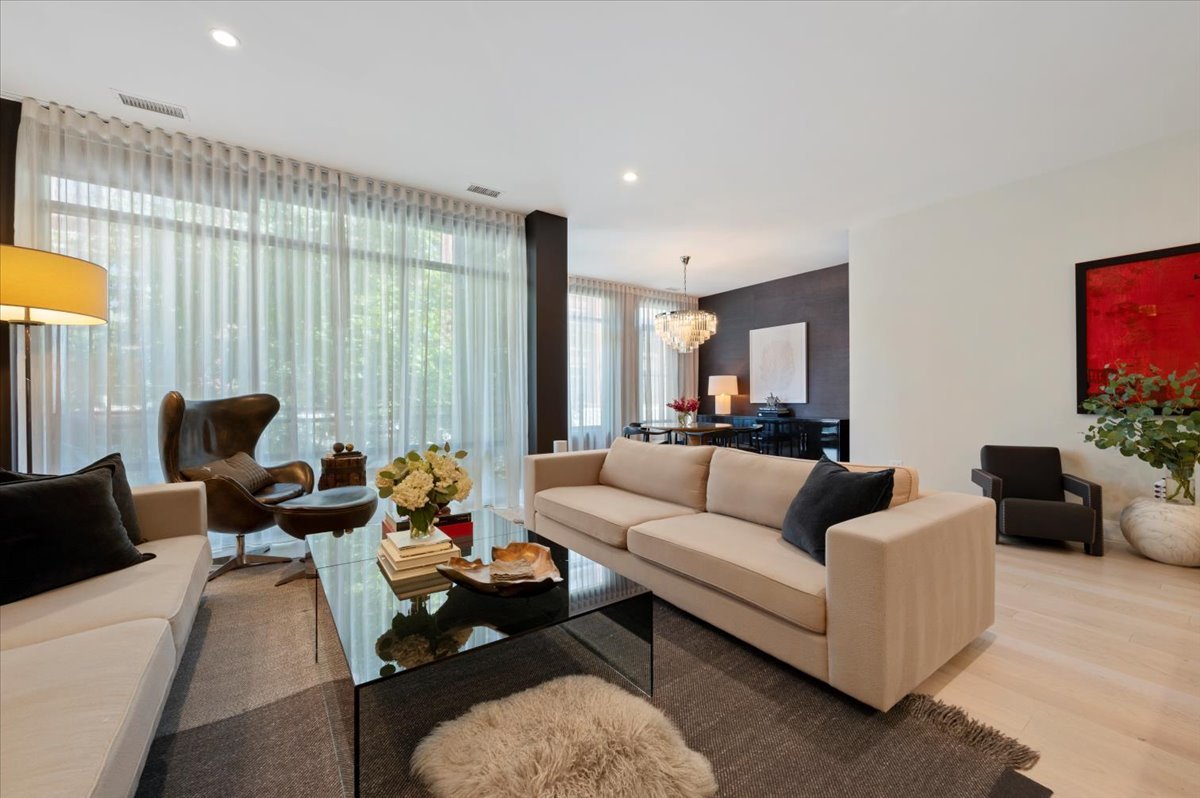 36 N Carpenter Street Unit: 2N