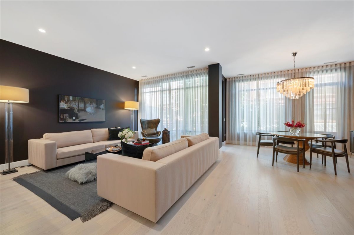 36 N Carpenter Street Unit: 2N