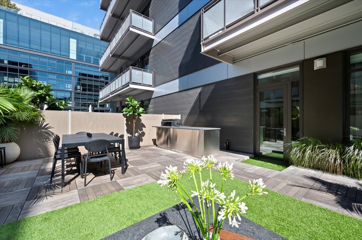36 N Carpenter Street Unit: 2N