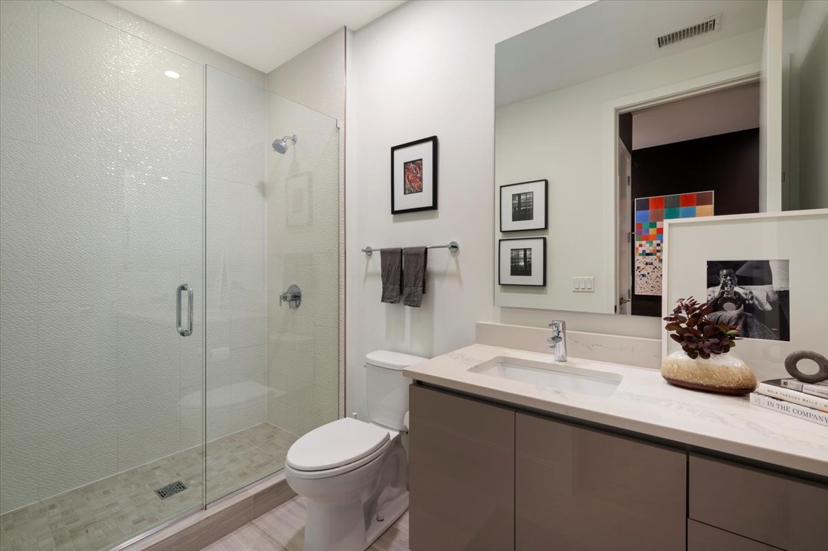 36 N Carpenter Street Unit: 2N