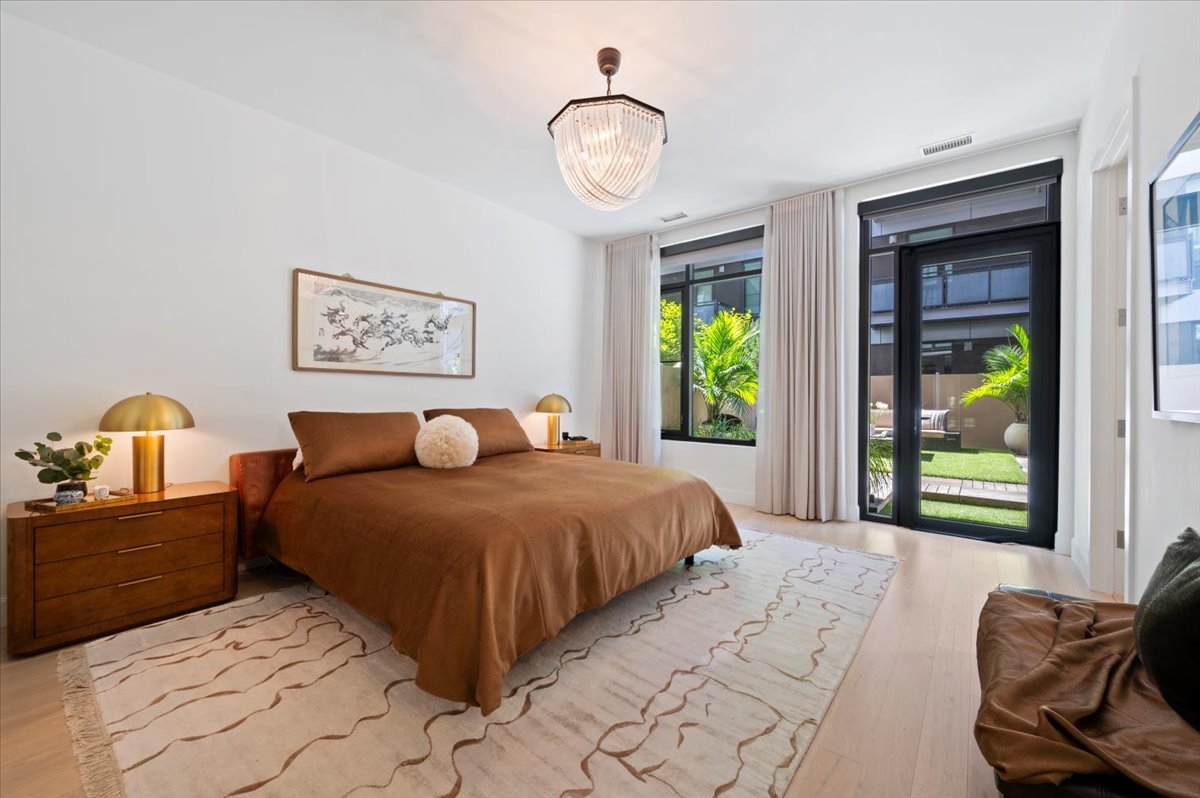 36 N Carpenter Street Unit: 2N