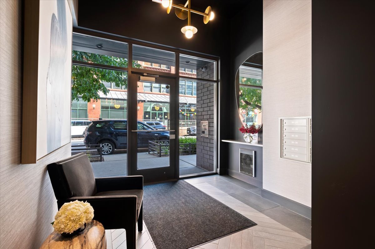 36 N Carpenter Street Unit: 2N
