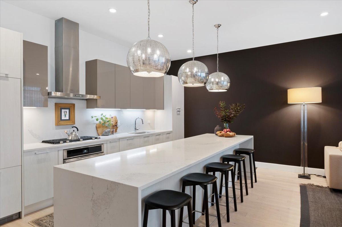 36 N Carpenter Street Unit: 2N