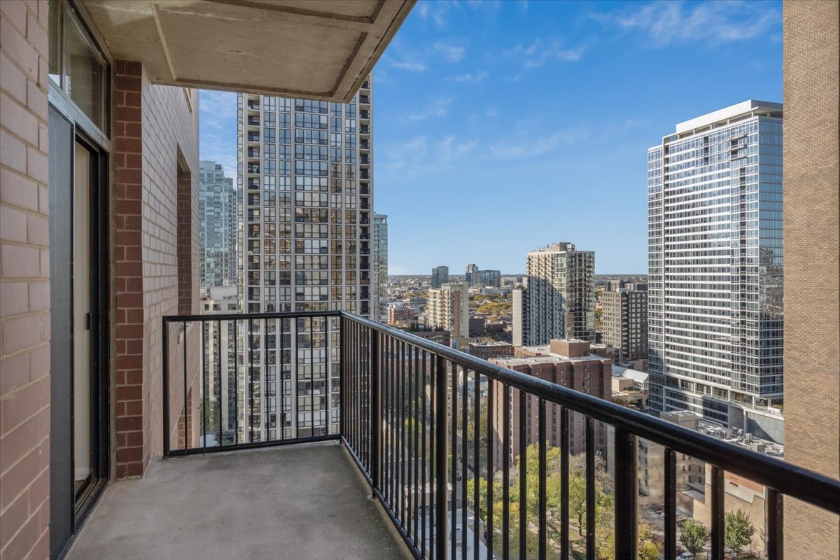 1122 N Dearborn Street Unit: 22J