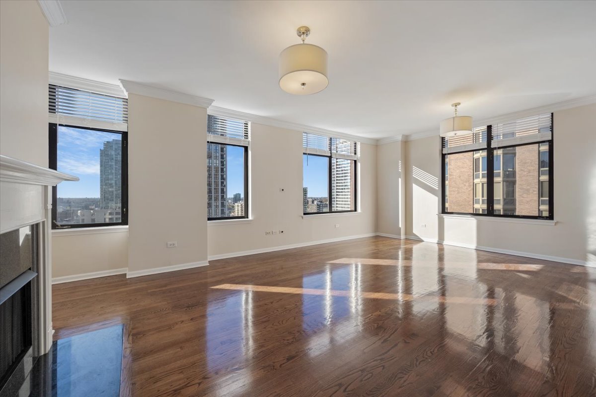 1122 N Dearborn Street Unit: 22J
