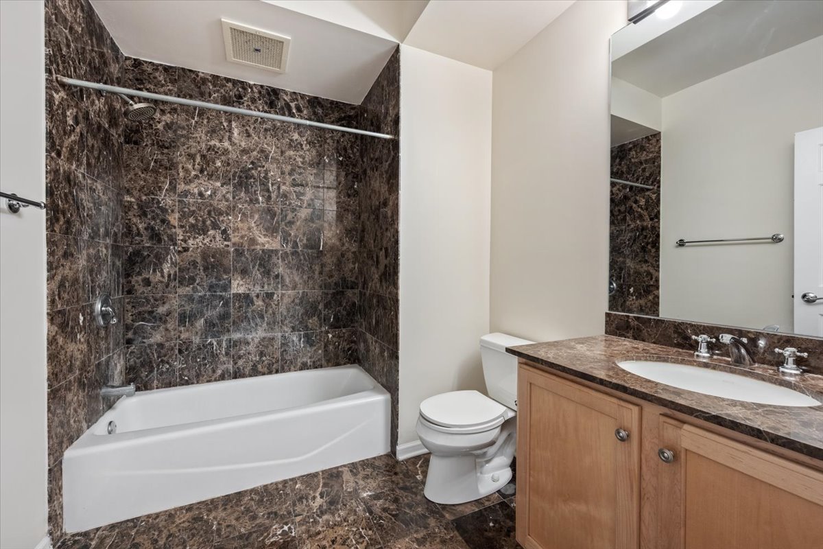 1122 N Dearborn Street Unit: 22J