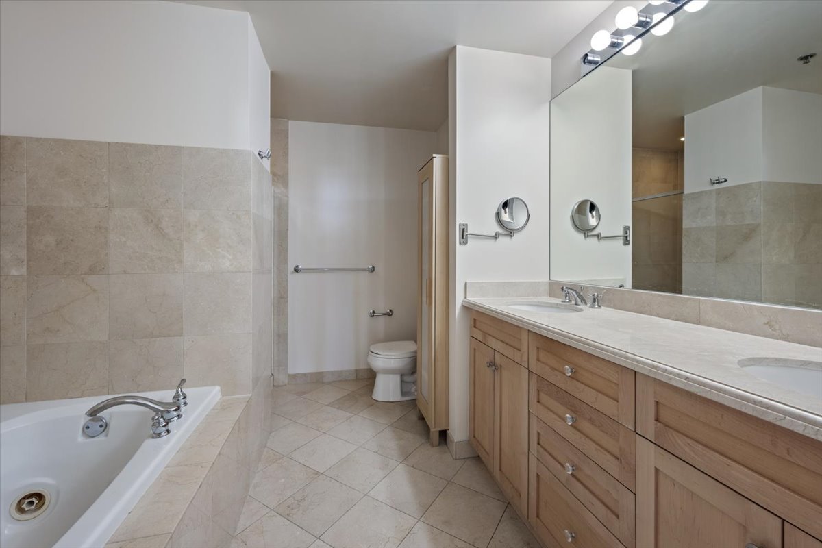 1122 N Dearborn Street Unit: 22J