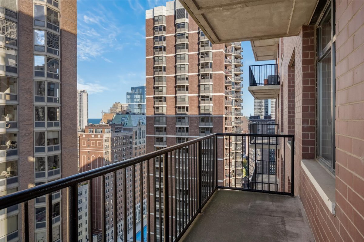 1122 N Dearborn Street Unit: 22J
