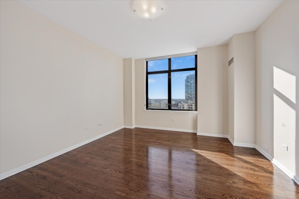 1122 N Dearborn Street Unit: 22J