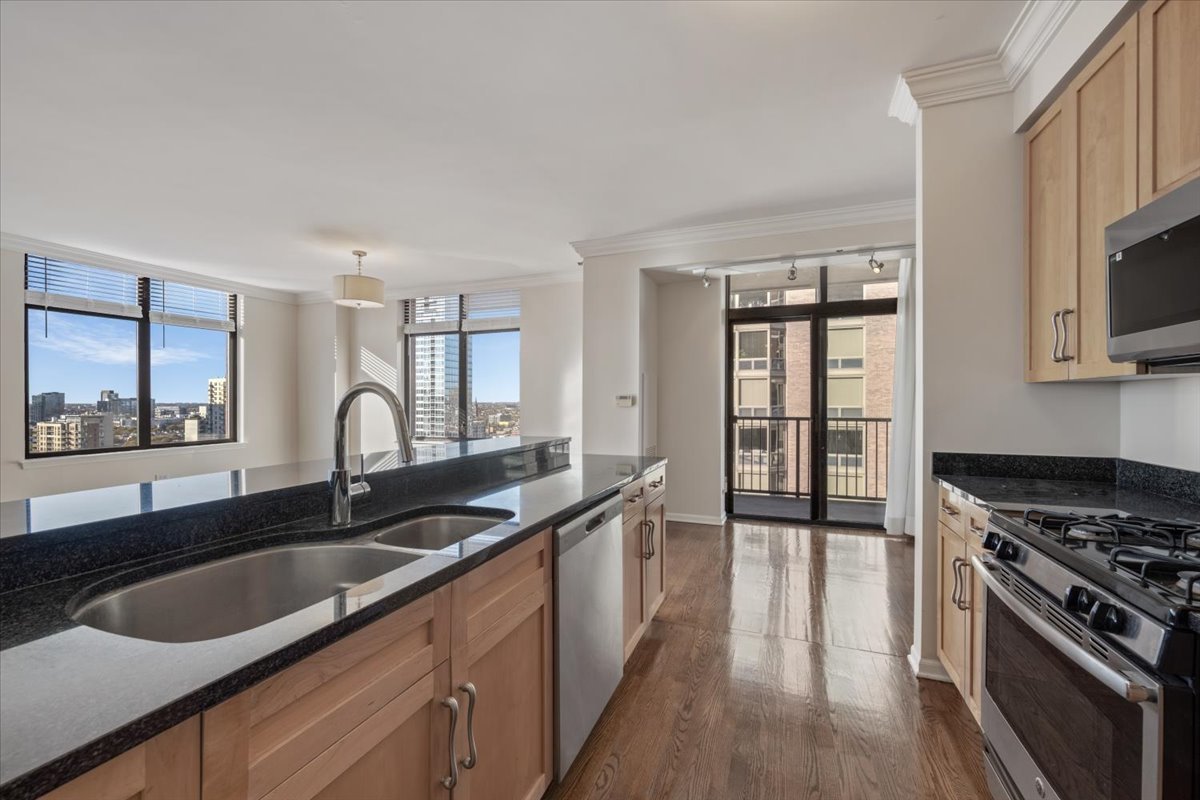 1122 N Dearborn Street Unit: 22J