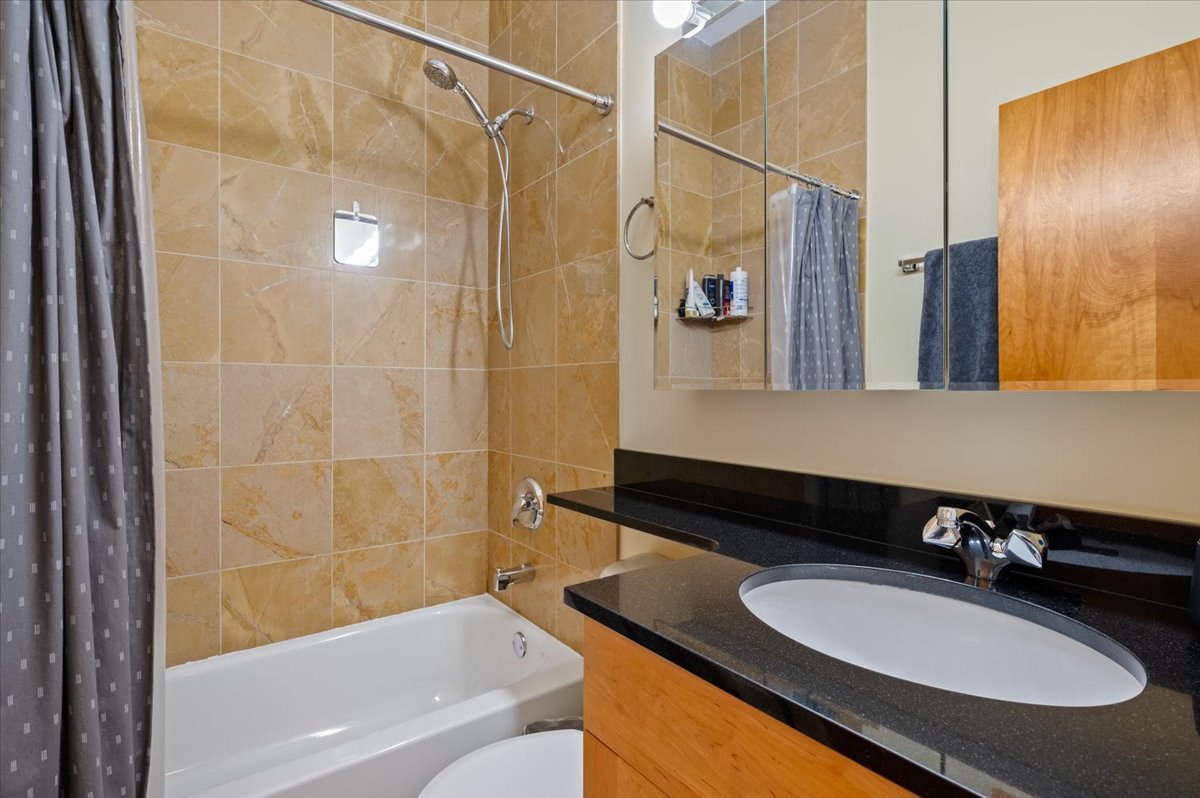 925 S ABERDEEN Street Unit: 3