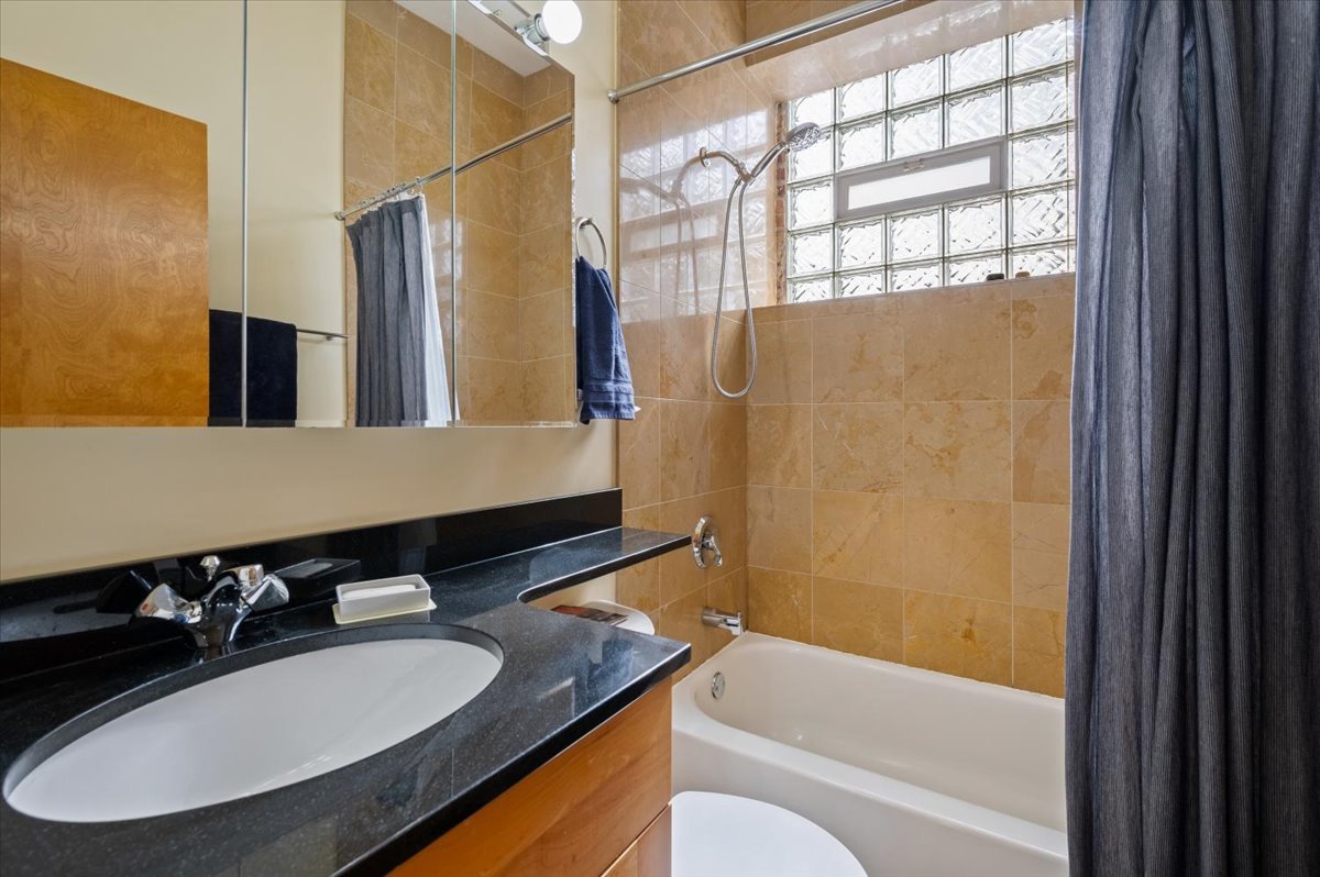 925 S ABERDEEN Street Unit: 3