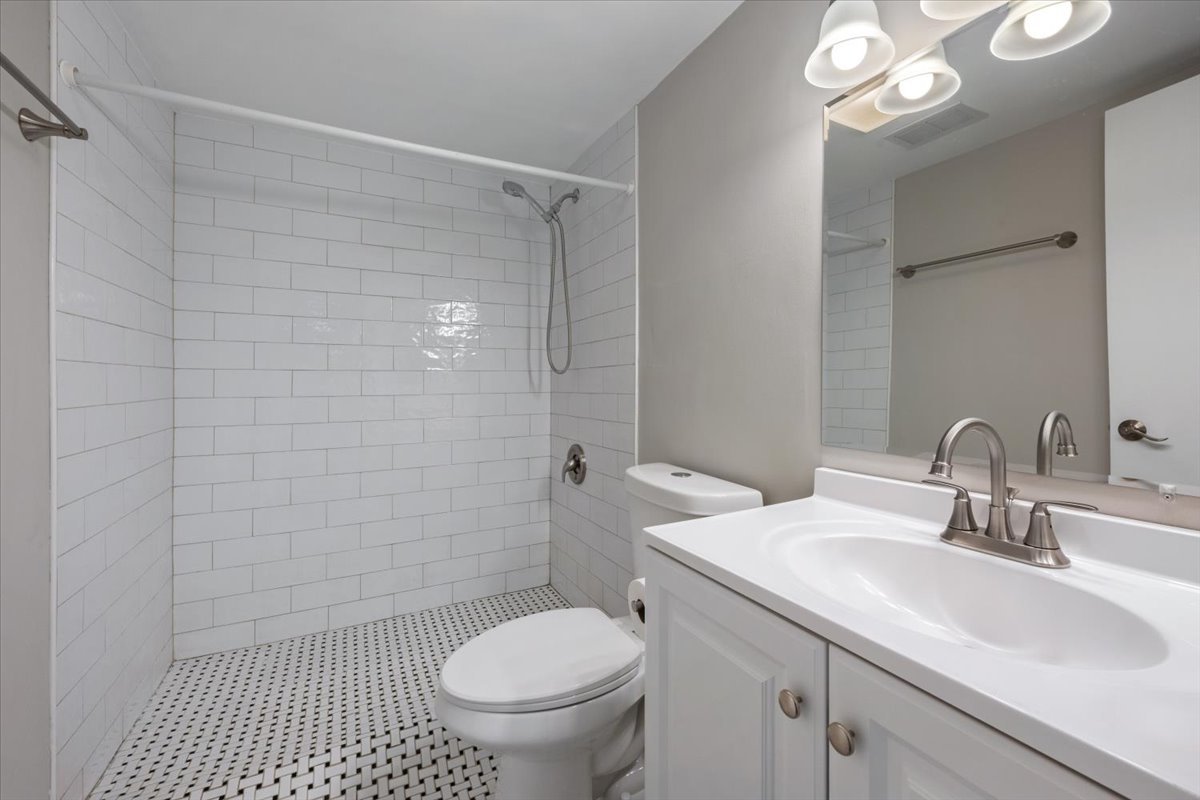 1 Renaissance Place Unit: 409