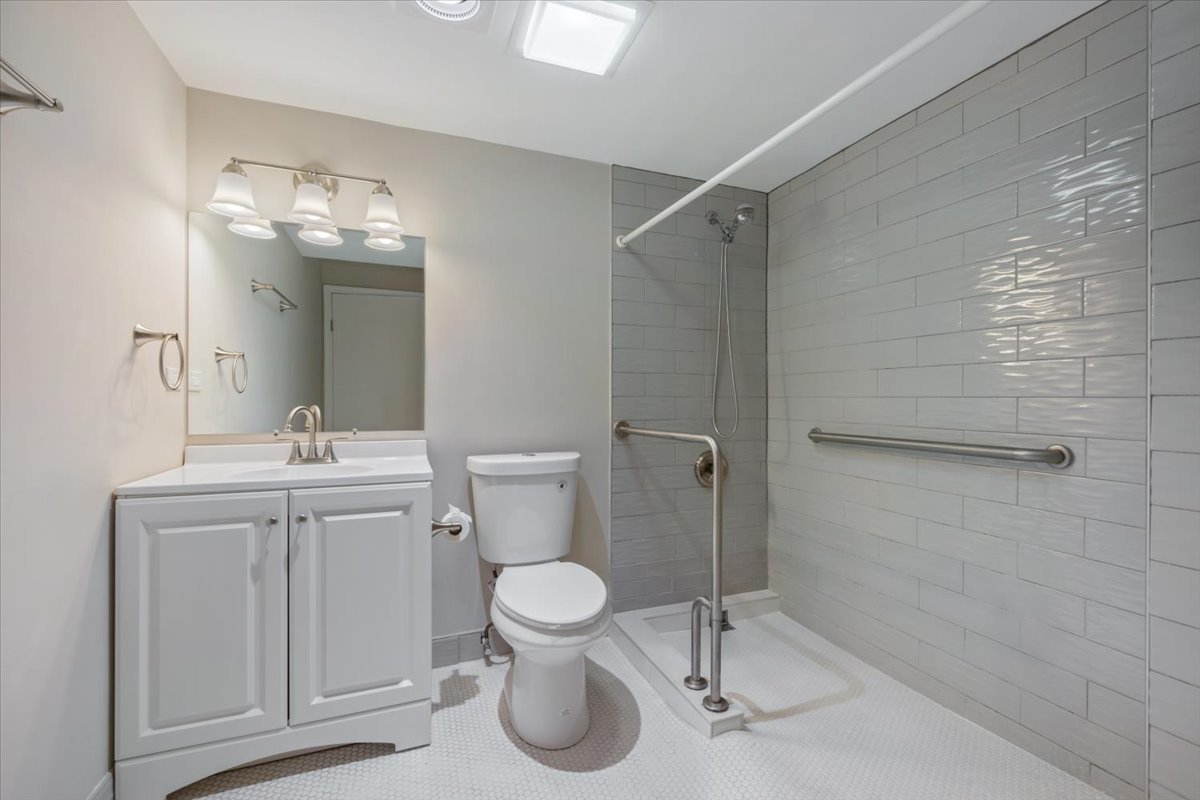 1 Renaissance Place Unit: 409