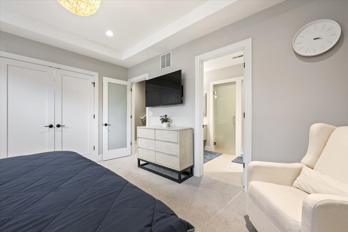 2165 N Claremont Avenue Unit: 1S