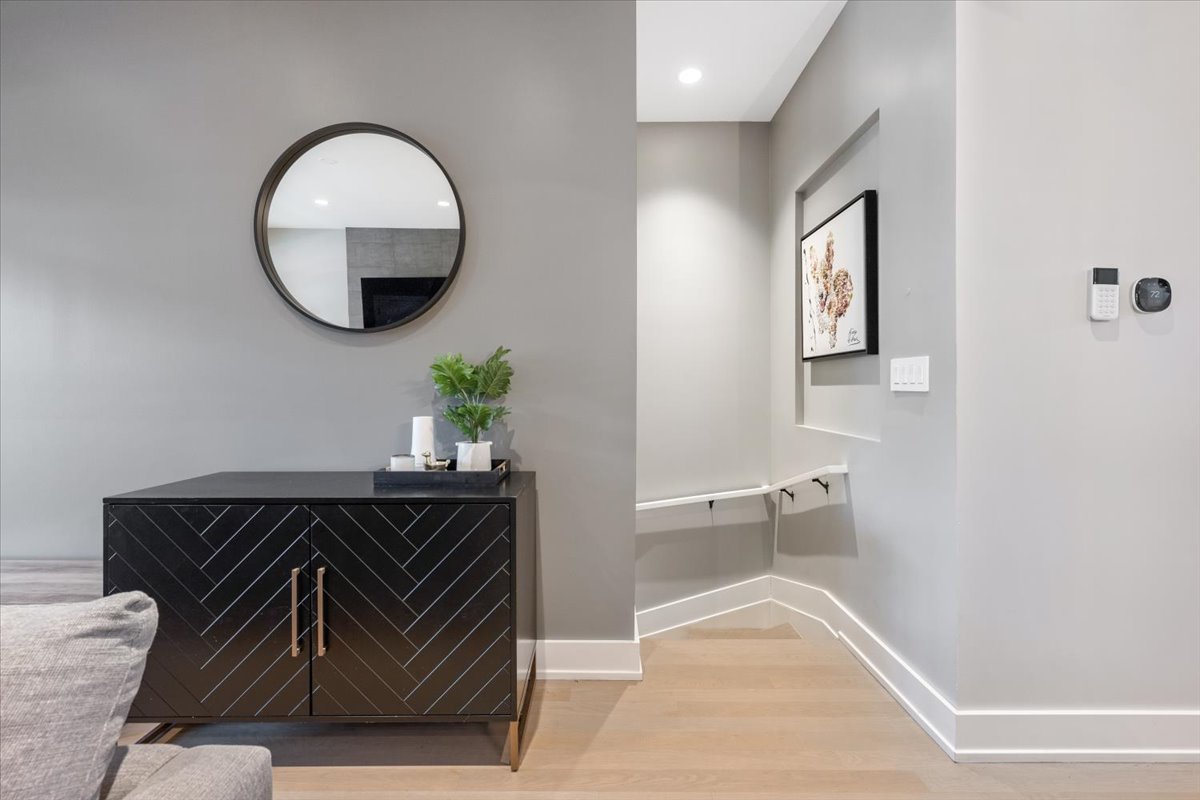 2165 N Claremont Avenue Unit: 1S