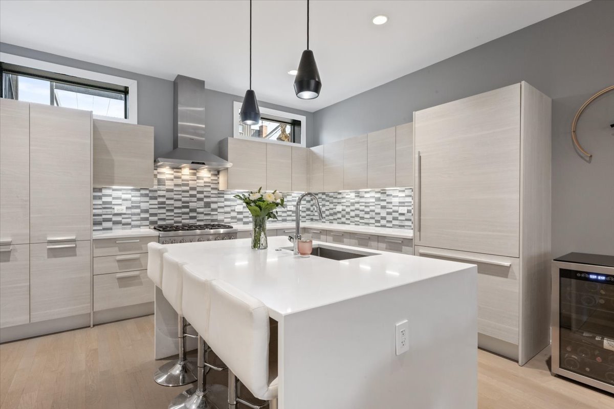 2165 N Claremont Avenue Unit: 1S